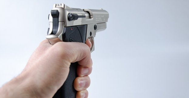 Podejrzani o rozbój, włamanie i zniszczenie mienia w rękach policjantów