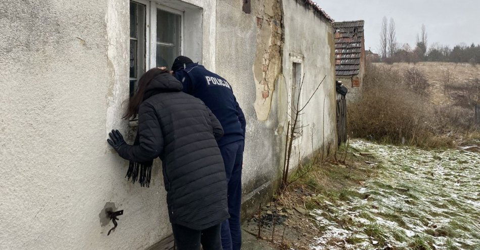 zdjęcie: Dzielnicowi kontrolują pustostany i miejsca gromadzenia się osób bezdomnych / fot. KPP w Kwidzynie