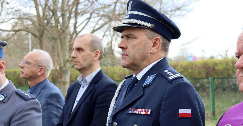 zdjęcie: W hołdzie ofiarom Zbrodni Katyńskiej i katastrofy lotniczej pod Smoleńskiem / fot. KPP w Bytowie