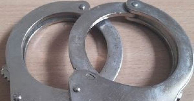 Ostrowscy policjanci zatrzymali sprawcę rozboju na 50-latku. Zanim doszło do przestępstwa mężczyźni razem pili alkohol na jednej z ostrowskich ulic.