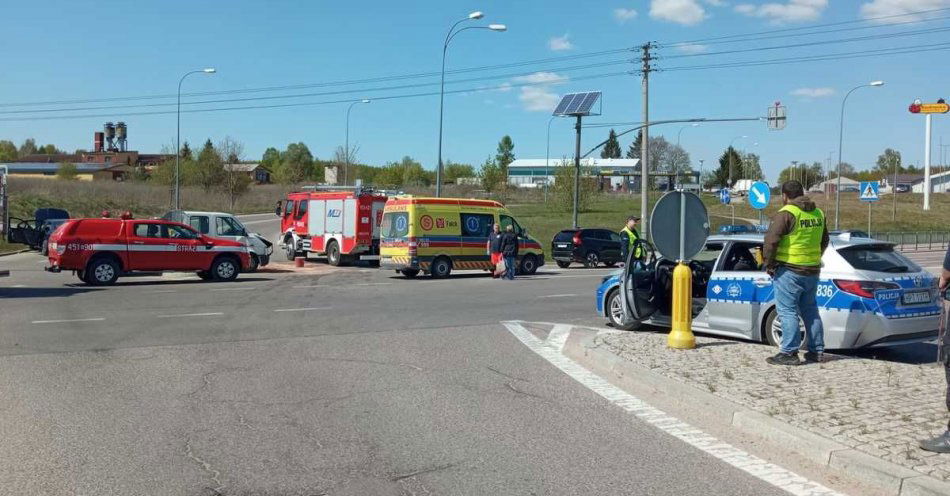 zdjęcie: Policjanci pracowali na miejscu wypadku drogowego / fot. KPP w Gołdapi