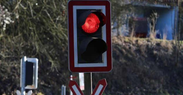 Zagrożenie na przejeździe kolejowym - video