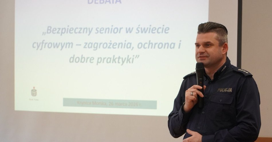 zdjęcie: Seniorzy uczą się bezpieczeństwa online w Krynicy Morskiej / fot. KPP w Nowym Dworze Gdańskim