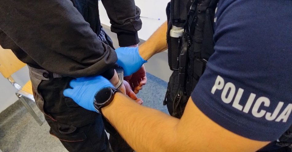 zdjęcie: Płacili podrobionymi banknotami - trzy osoby zatrzymane przez policjantów / fot. KPP Świebodzin