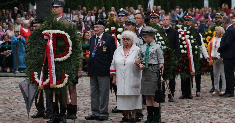 zdjęcie: Modlitwy za powstańców i apel o zgodę pod pomnikiem „Polegli Niepokonani” / fot. PAP