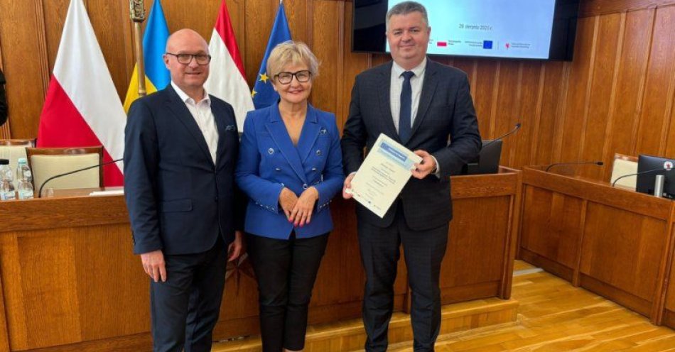 zdjęcie: Uroczyste wręczenie umowy do projektu Kierunek - Zawód / fot. UM Grudziądz