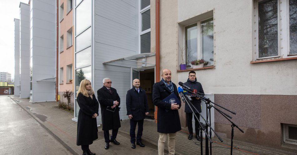 zdjęcie: Mieszkańcy bloku przy ul. Hetmańskiej już nie muszą chodzić po schodach / fot. nadesłane