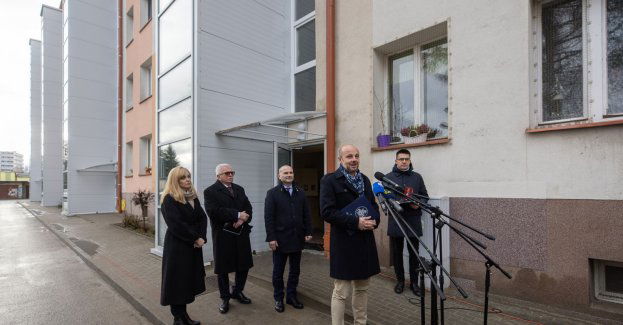 Mieszkańcy bloku przy ul. Hetmańskiej już nie muszą chodzić po schodach