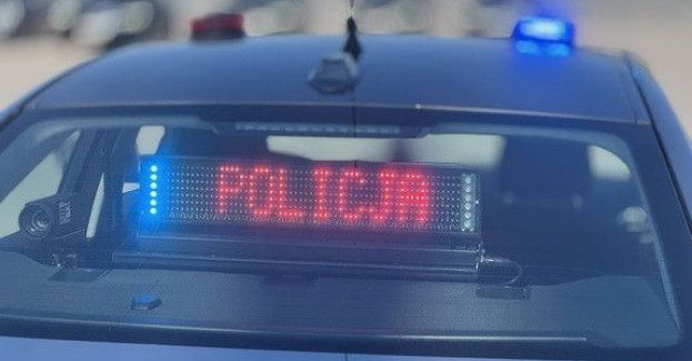 Kierowca bez prawa jazdy próbował przesiąść się z pasażerem
