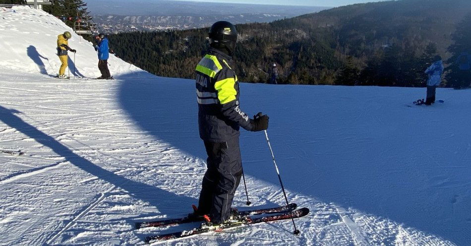 zdjęcie: Patrole narciarskie wróciły na stoki powiatu myślenickiego / fot. KMP w Myślenicach