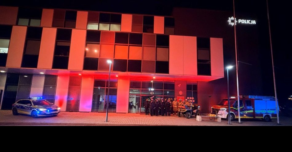 zdjęcie: Komenda w Krakowie zaświeciła na czerwono w obronie dzieci / fot. KPP w Krakowie