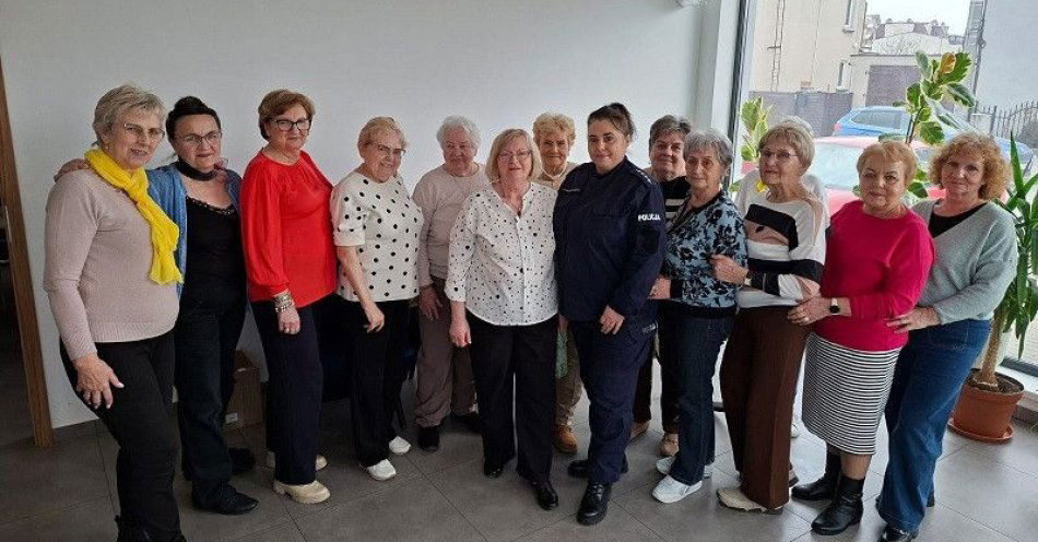 zdjęcie: Jak zwiększyć bezpieczeństwo kobiet? Spotkanie w Fundacji Nieidealni / fot. KPP w Golubiu-Dobrzyniu