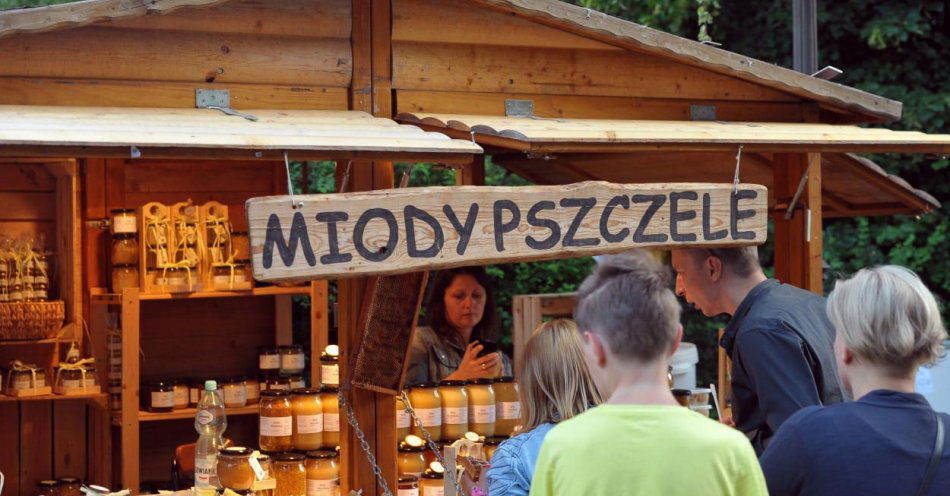 zdjęcie: Zmiany dotyczące etykiet miodów obejmą ok. 70 proc. produktów / fot. PAP