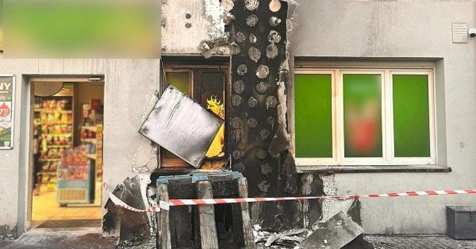 zdjęcie: Podpalił palety pod sklepem w Lęborku i odjechał pociągiem do Warszawy. Ogniem zajęła się elewacja i okna. Z dworca trafił prosto do Komisariatu Kolej / fot. KPP w Lęborku