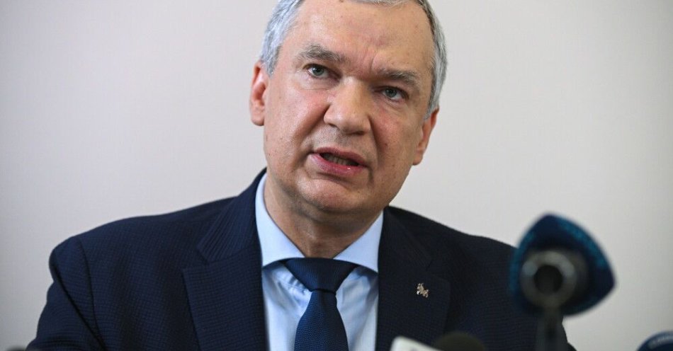 zdjęcie: Łatuszka: na oczach całego świata Łukaszenka handluje ludźmi jak towarem / Warszawa, 31.07.2025. Zastępca Przewodniczącej Zjednoczonego Gabinetu Przejściowego Białorusi Paweł Łatuszka podczas konferencji prasowej w Muzeum Wolnej Białorusi w Warszawie, 31 bm. Konferencja prasowa dot. m.in. aktywizacji działalności KGB Białorusi na terytorium Polski i innych krajów UE wymierzonej przeciwko obywatelom Białorusi. (ad) PAP/Marcin Obara