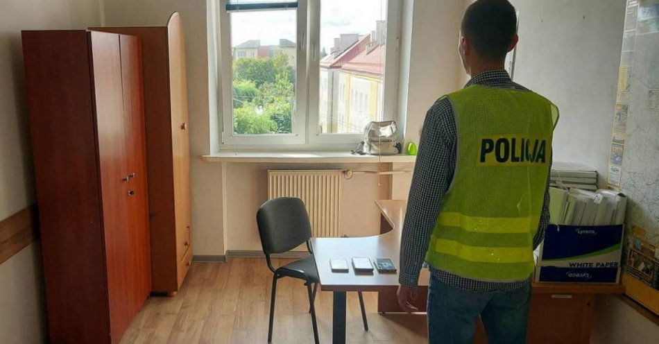 zdjęcie: Policjanci łęczyckiej komendy zatrzymali złodzieja telefonów komórkowych / fot. KPP w Łęczycy