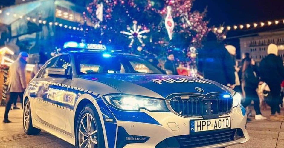 zdjęcie: Przedświąteczny ruch na parkingach Zadbaj o swoje bezpieczeństwo / fot. KPP w Tarnowskich Górach