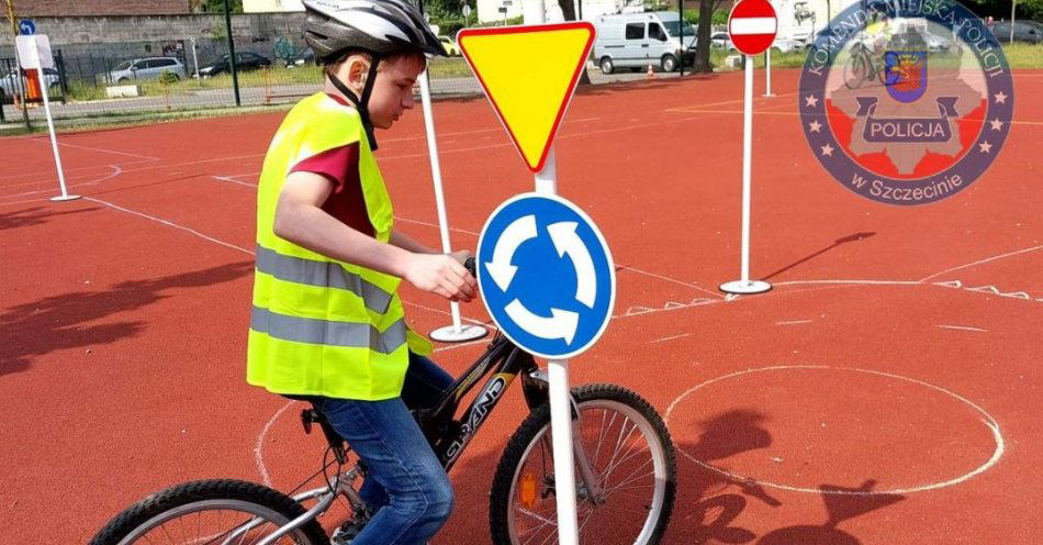 zdjęcie: Kolejni uczniowie ze Szczecina zdobyli kartę rowerową / fot. KMP w Szczecinie