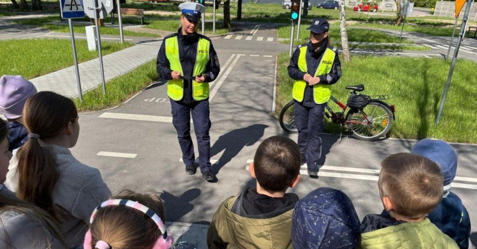 zdjęcie: Edukacja w miasteczku ruchu drogowego w Stąporkowie / fot. KPP Końskie