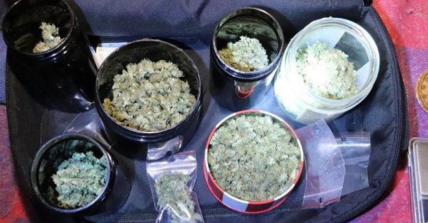 Handel narkotykami w bramie?