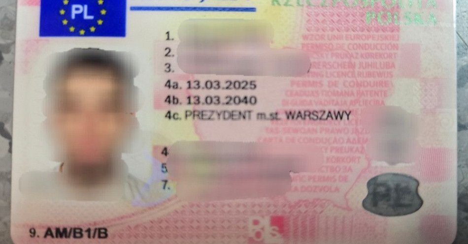 zdjęcie: Zatrzymany z fałszywym prawem jazdy kupionym online / fot. KMP w Lesznie