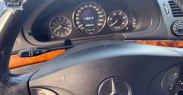 Podczas kontroli drogowej policjanci ujawnili w samochodach liczniki cofnięte o setki kilometrów