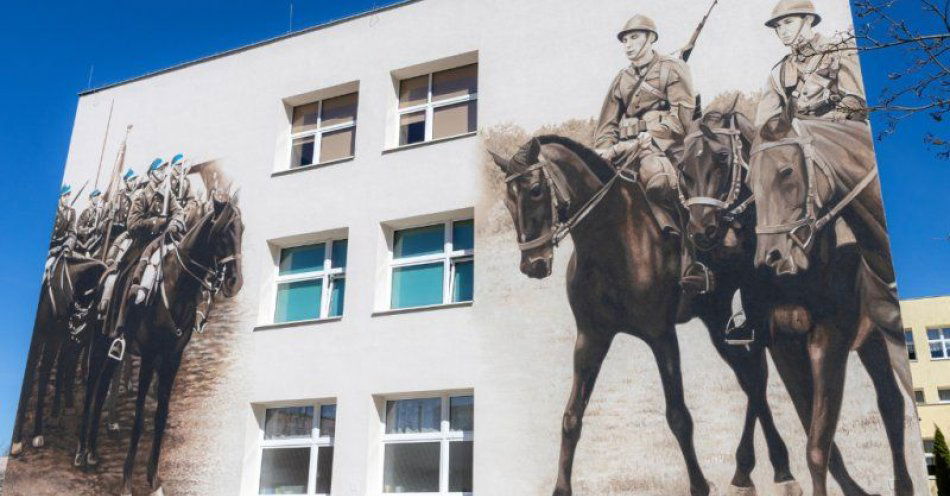 zdjęcie: Ułańskie murale na Dwudziestce gotowe / fot. UM Grudziądz