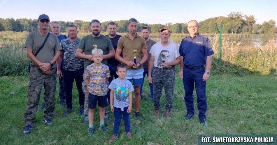 zdjęcie: Wspólne wędkowanie / fot. KPP Pińczów