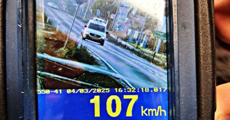 zdjęcie: Jechała prawie 140 km/h na obszarze zabudowanym - pożegnała się z prawem jazdy / fot. KPP w Przysusze