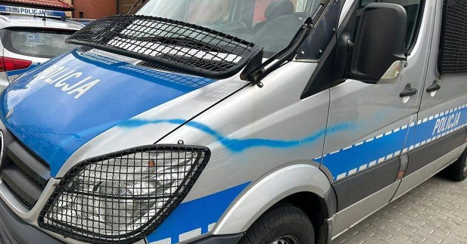 zdjęcie: Pomalował sprayem radiowóz. Podczas zatrzymania znieważył policjantów i groził im pozbawieniem życia / fot. KPP w Lęborku
