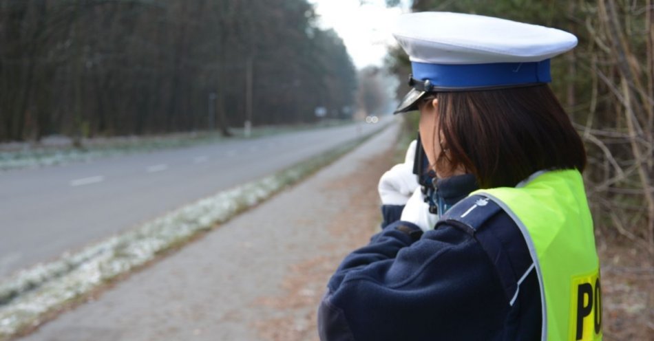 zdjęcie: Nadmierna prędkość i minusowe temperatury to podwójne zagrożenie na drodze – policjanci nie pozwalają na zbyt szybka jazdę / fot. KPP Krosno Odrzańskie