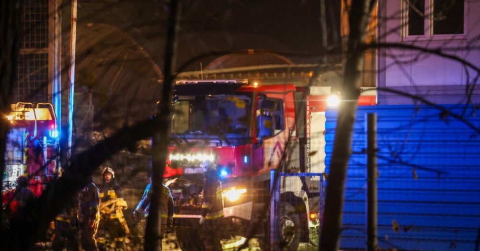 zdjęcie: Płonie szkoła w Szkotowie - od wtorku lekcje w innej placówce / fot. PAP