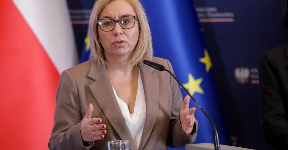 zdjęcie: Paulina Hennig-Kloska i Szymon Hołownia wśród członków nowego zarządu Polski 2050 / Warszawa, 16.12.2025. Minister klimatu i środowiska Paulina Hennig-Kloska na briefingu prasowym 