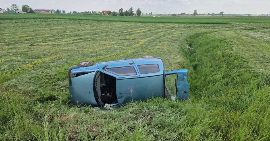 zdjęcie: Dachował. Był nietrzeźwy i prowadził na zakazie / fot. KPP w Przasnyszu