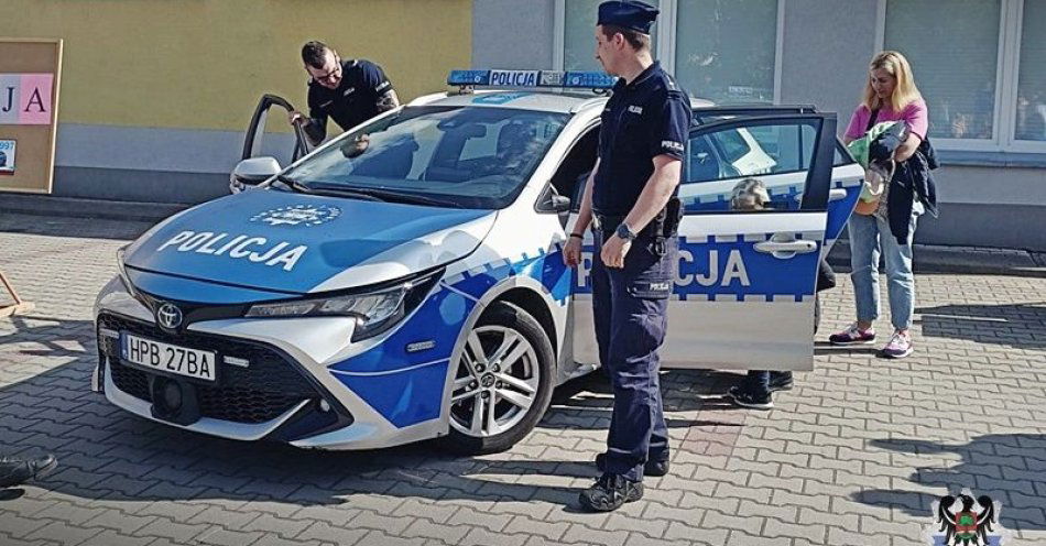 zdjęcie: Wałbrzyscy policjanci na Podzamczu uczestniczyli w festynie rodzinnym / fot. KMP w Wałbrzychu