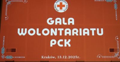 Komendant i policjanci wyróżnieni na Gali PCK w Krakowie