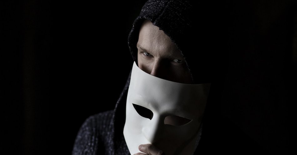 zdjęcie: Dwaj mężczyźni z zarzutem oszustwa 87-latka metodą „na policjanta” / pixabay/4126798