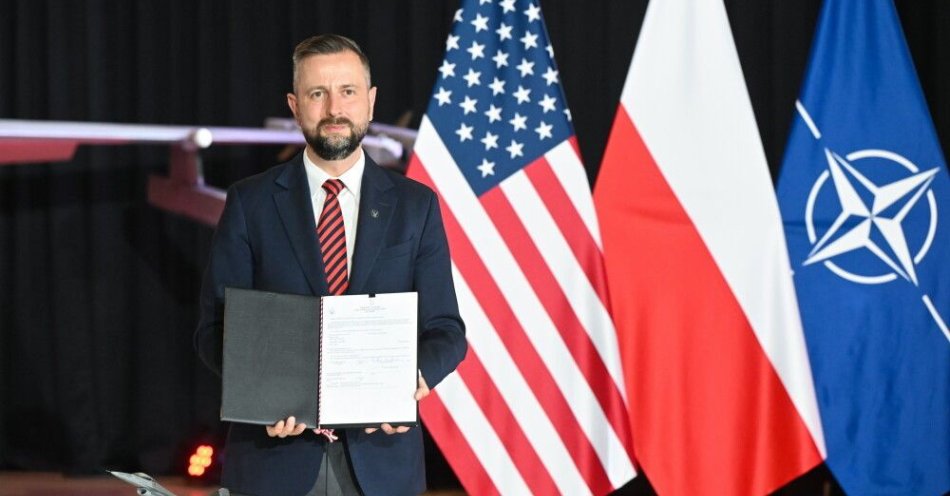 zdjęcie: Szef MON podpisał umowę na modernizację polskich F-16 / fot. PAP