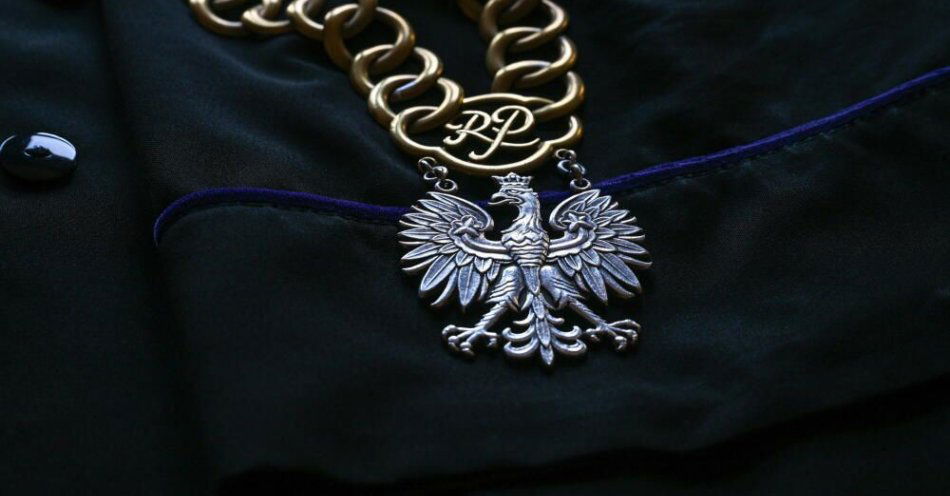 zdjęcie: Sąd zbada, czy fundacja promująca sharenting działa zgodnie z prawem / Przemyśl, 16.10.2024. Zdjęcie ilustracyjne. Łańcuch sędziowski w Sądzie Okręgowym w Przemyślu, 16 bm. PAP/Darek Delmanowicz