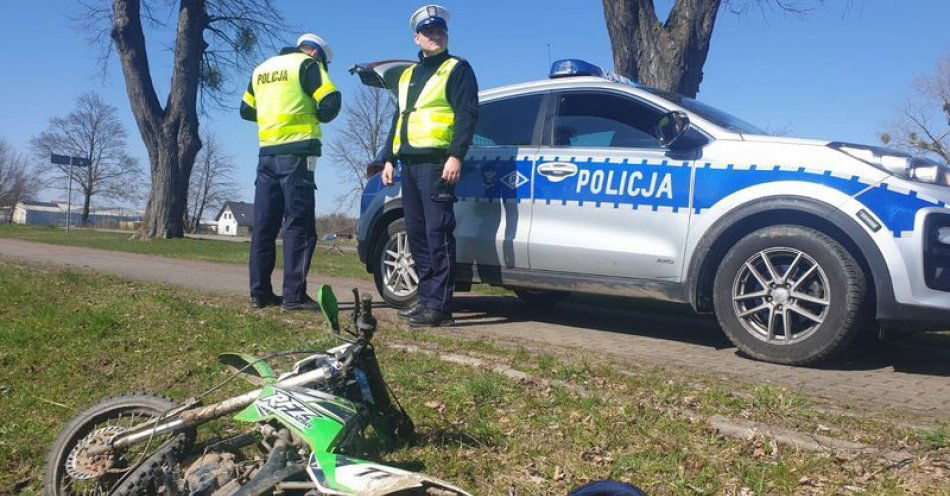 zdjęcie: Jeżdżą po wałach przeciwpowodziowych i lasach. Rodzicu - apelujemy o przemyślane prezenty i zainteresowanie tym, co robią Wasze dzieci / fot. KPP w Kwidzynie