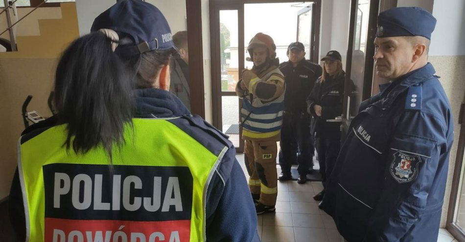 zdjęcie: Pożar w szkole w Ciechocinku!Na szczęście to tylko ćwiczenia / fot. KPP Aleksandrów