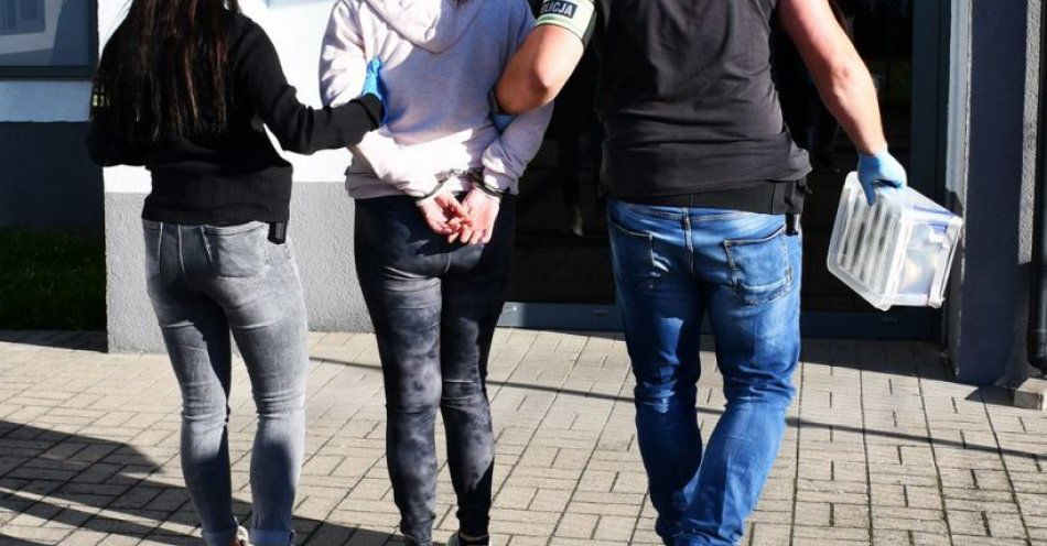 zdjęcie: Myślibórz: kobieta zatrzymana z ponad 900 porcjami narkotyków / fot. KPP w Myśliborzu