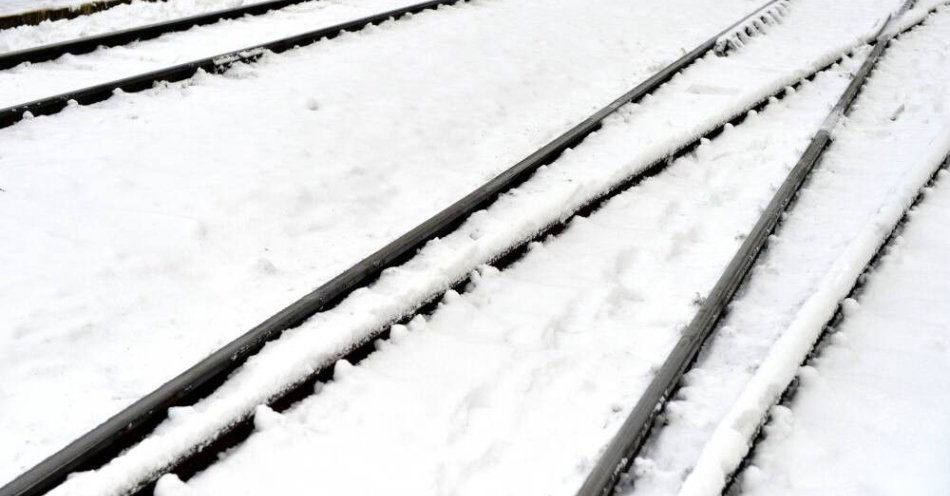 zdjęcie: Do północy wstrzymany ruch pociągów na linii Działdowo-Olsztyn / Rzeszów, 04.12.2017. Dworzec główny PKP w Rzeszowie, 4 bm. (dd/doro) PAP/Darek Delmanowicz