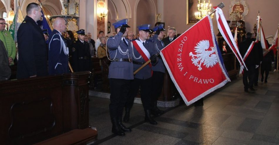 zdjęcie: Obchody 104. rocznicy odzyskania niepodległości przez Polskę / fot. KPP Olesno