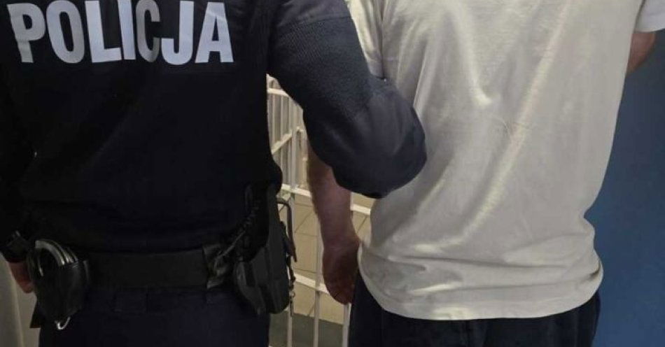 zdjęcie: Policjant robił zakupy i powstrzymał złodziei perfum / fot. KMP w Jastrzębiu Zdroju