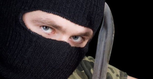 Napadał z nożem na sklepy spożywcze; grozi mu do 20 lat więzienia