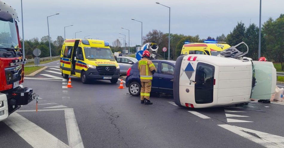 zdjęcie: Kolizja na skrzyżowaniu ulicy Kleeberga z krajową 19-tką / fot. KPP Lubartów