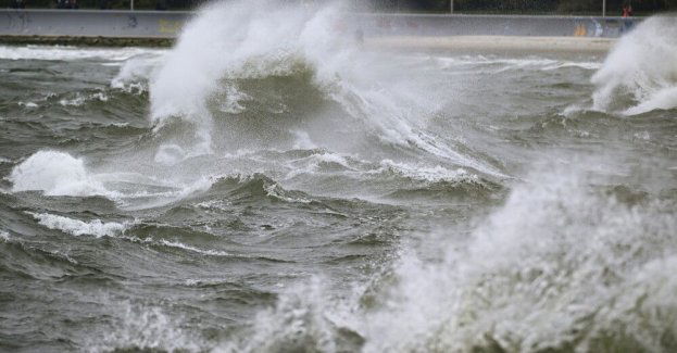Pomorskie: wiatr porwał kitesurfera, który przygotowywał się do pływania; mężczyzna zginął