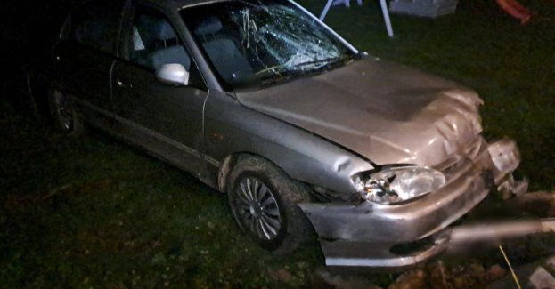 Pijany kierowca Kia uderzył w ogrodzenie miał przy sobie narkotyki