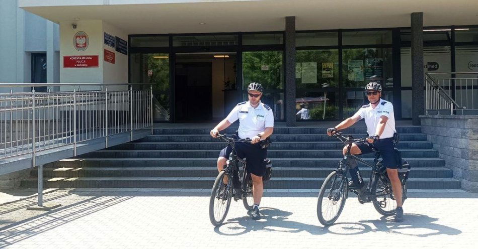 zdjęcie: Policjanci na rowerach patrolują teren Zamościa / fot. KMP Zamość